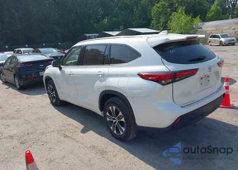 2021 Toyota Highlander Xle z USA, uszkodzony, nr VIN 5TDHZRBH1MS538161